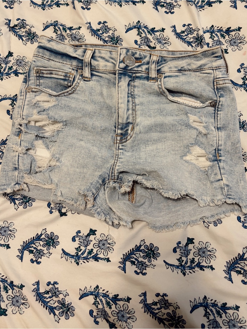 American eagle Light Wash Distressed Women's Denim Shorts